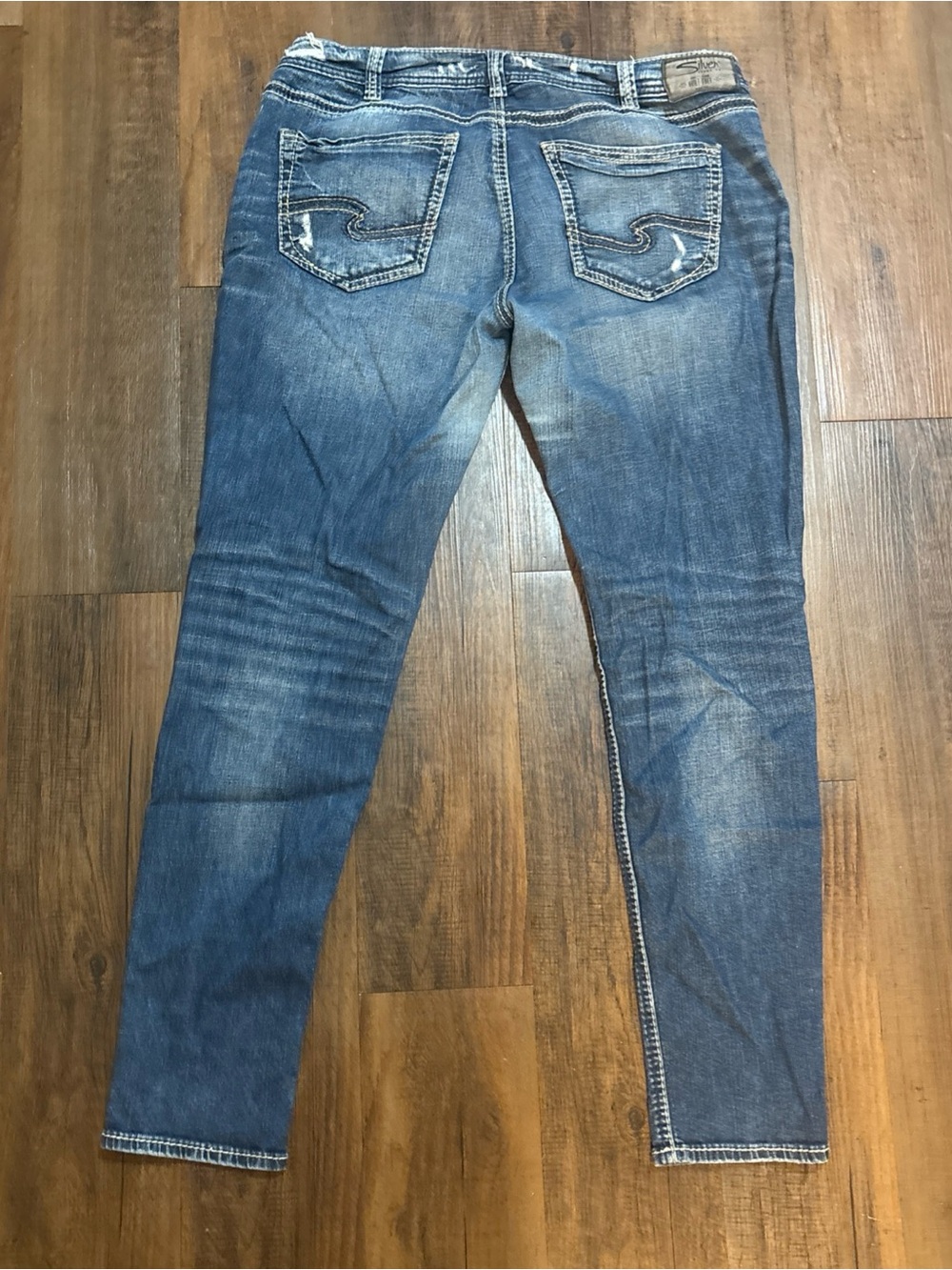 Silver Jeans Women's Skinny Jeans in Faded Blue with Patch Details - Picture 7 of 9
